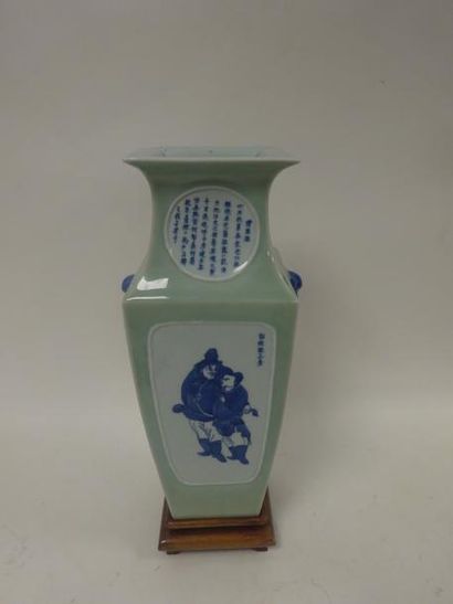 CHINE.


Vase en porcelaine blanche et céladon...