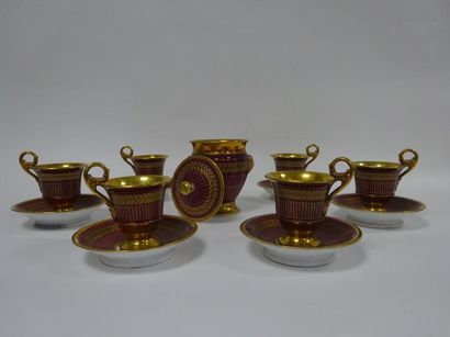 PARIS


Six tasses et sous tasses et un sucrier...