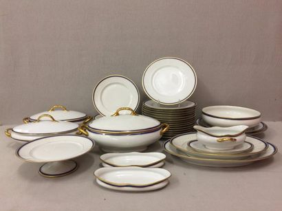 LIMOGES


Partie de service de table en porcelaine...