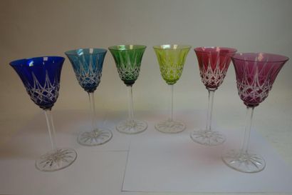 SAINT-LOUIS


Suite de six verres à vin en...