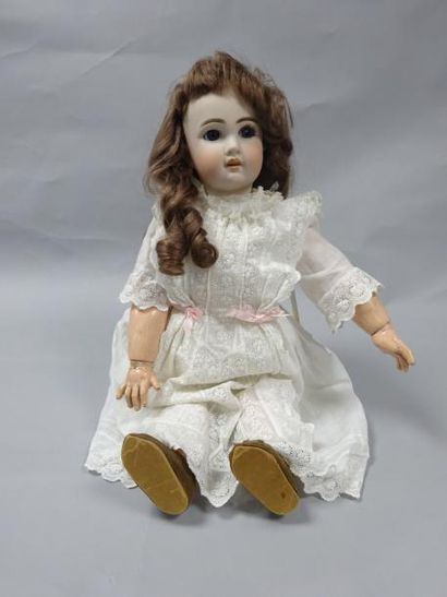 JUMEAU


Poupée

Tête en porcelaine, bouche...