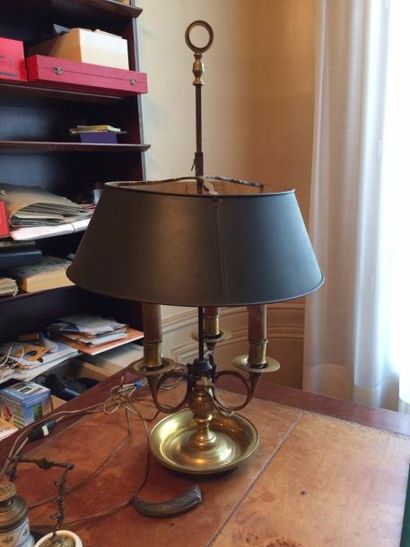 Lampe bouillotte en laiton doré à trois bras...