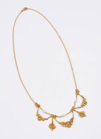 Collier draperie en or jaune (750) formée...