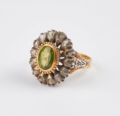 Bague en forme de fleur en or jaune (750)...