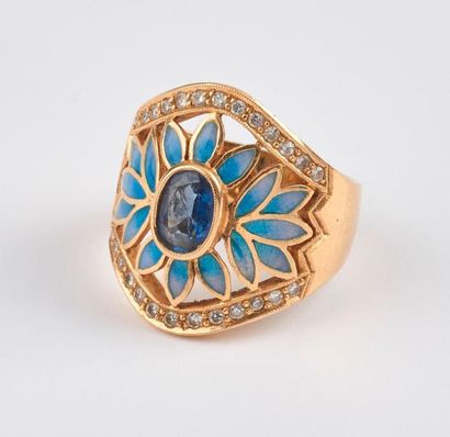 Importante bague en or jaune (750) ajouré...