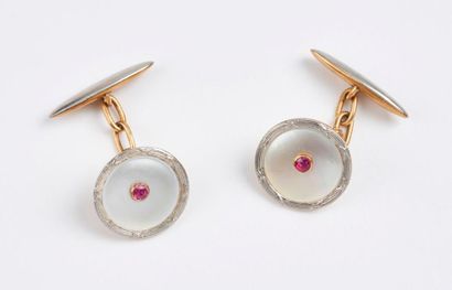 Paire de boutons de manchettes en or jaune...