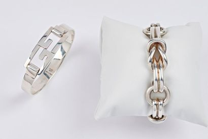 GUCCI


Deux bracelets en argent (925), signés.

-...
