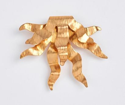 VAN der STRATEN


Broche flamme stylisée...
