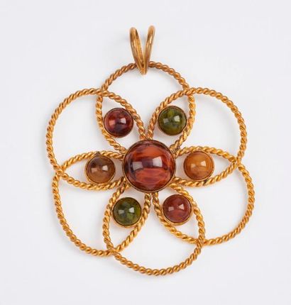 Yves Saint LAURENT


Important pendentif...