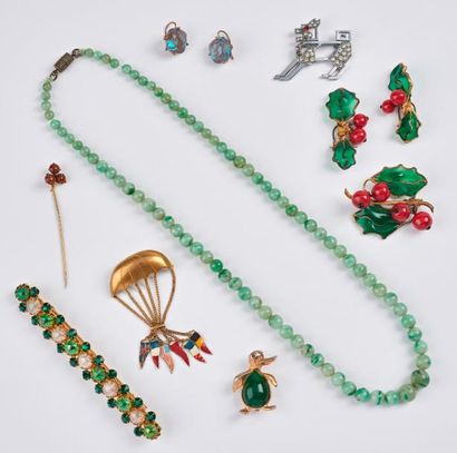 Lot de bijoux de fantaisie en métal :

-...