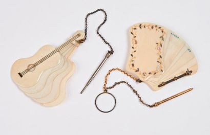 Deux carnets de bal aux plats et aux feuillets...
