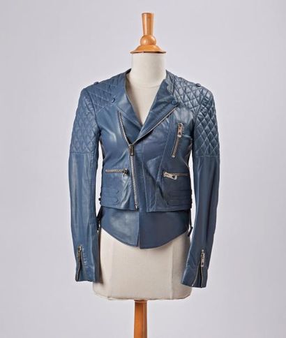 BALENCIAGA


Perfecto en cuir de couleur...