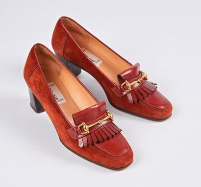 CELINE


Paire de mocassins en cuir et daim...