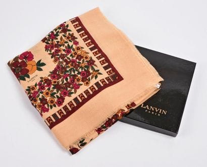 LANVIN


Grande étole à décor d'un semi de...