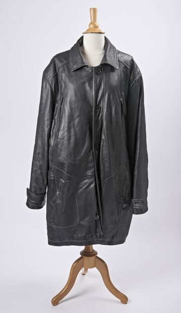 MONTANA


Manteau en cuir d'homme. 

Taille...
