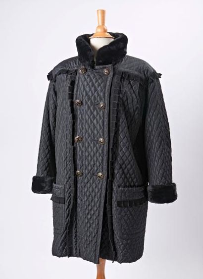 Yves SAINT-LAURENT Fourrures


Manteau court...