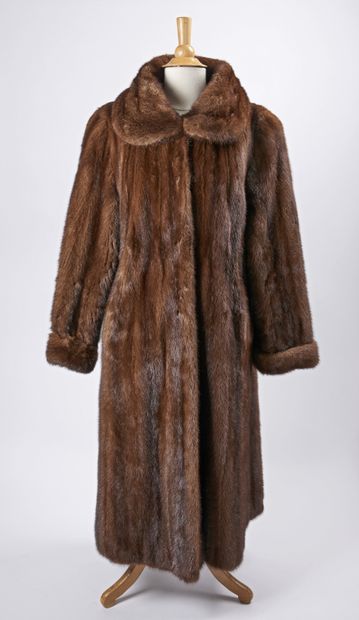 SPRUNG frères


Manteau long en vison clair,...