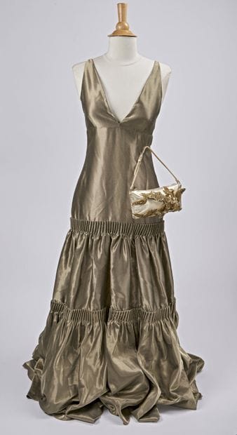 VALENTINO


Robe du soir en tissu moiré doré...