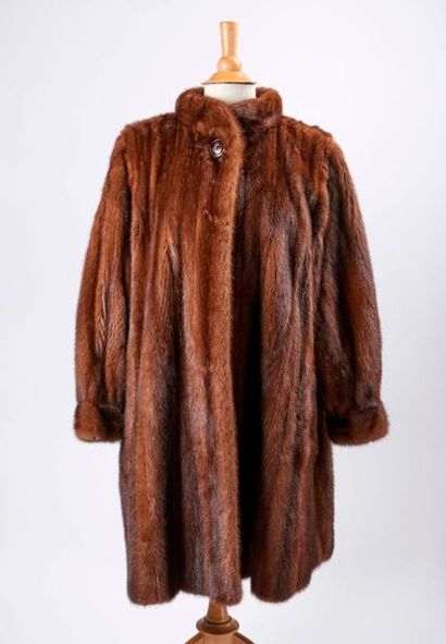 Manteau trois quart en vison brun clair.

Col...