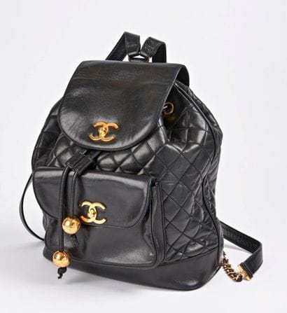 CHANEL


Sac à dos en agneau noir matelassé.

Une...