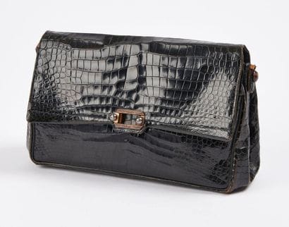 DUNHILL


Sac de dame en cuir noir façon...