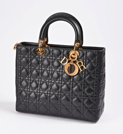 CHRISTIAN DIOR


Sac à main Lady Dior en...