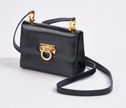 Salvatore FERRAGAMO


Petit sac en cuir noir...