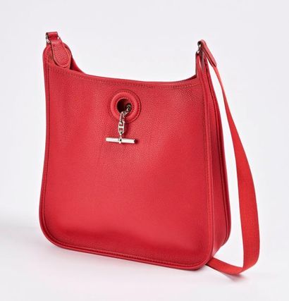 HERMÈS Paris, made in France


Sac porté...
