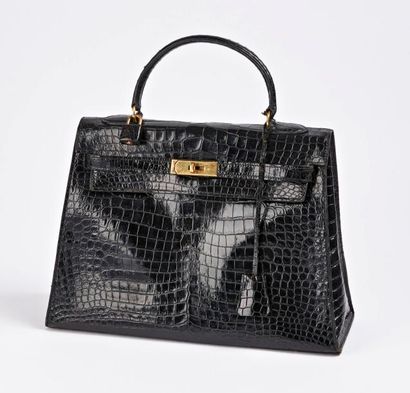 HERMES Paris


Sac à main 'Kelly' en crocodile...