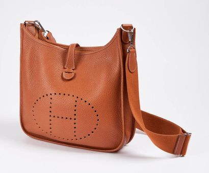 HERMÈS Paris, made in France


Sac porté...