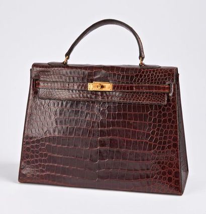 HERMES Paris


Sac à main 'Kelly' en crocodile...