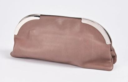MARNI


Pochette de dame en cuir taupe.

Monture...