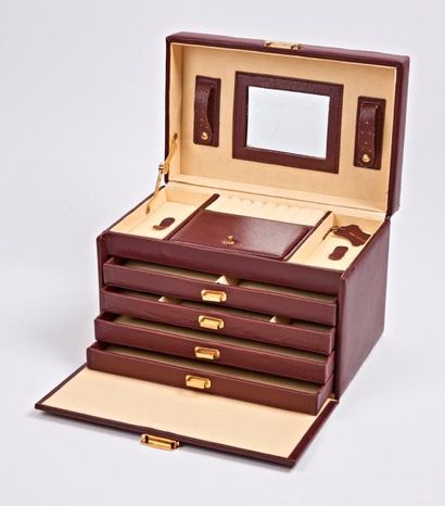 Coffret à bijoux gainé de cuir bordeaux ouvrant...