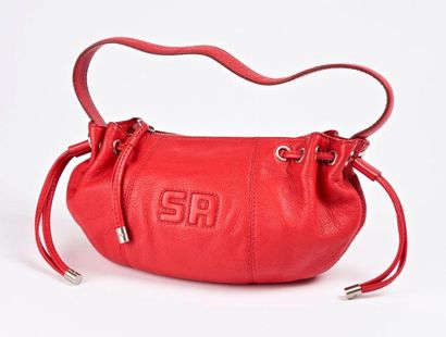 Sonia RYKIEL


Sac à main en cuir rouge.

Taille...
