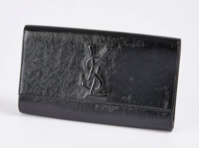 Yves Saint LAURENT


Pochette en cuir verni...