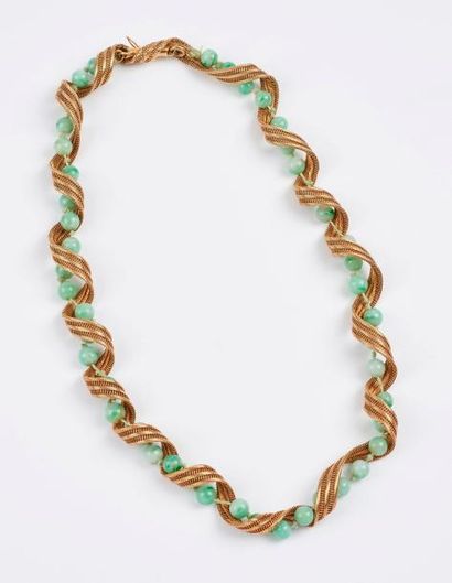 Collier torsadé formé d'un ruban en or jaune...
