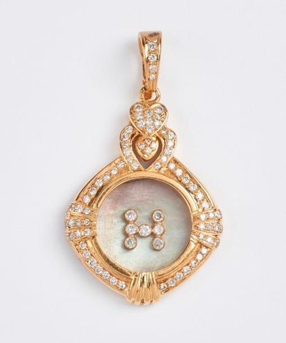 Pendentif médaillon en or jaune (750) en...