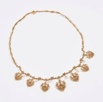 Collier en or jaune (750) de type draperie...