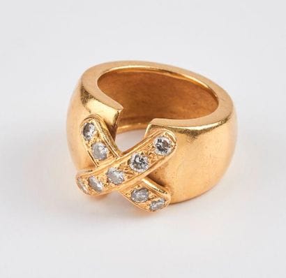 Bague en or jaune (750) de forme jonc ouvert...