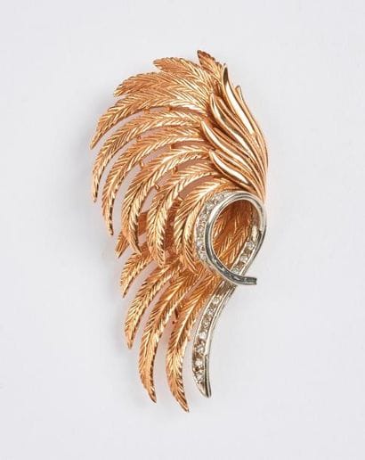 Broche en forme d'aile en ors jaune et or...