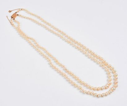 Collier à deux rangs de perles blanches de...