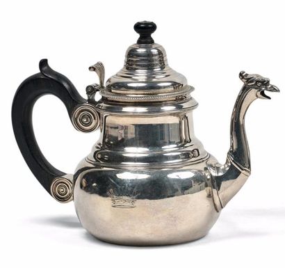 Théière en argent (950) à fond plat à panse...