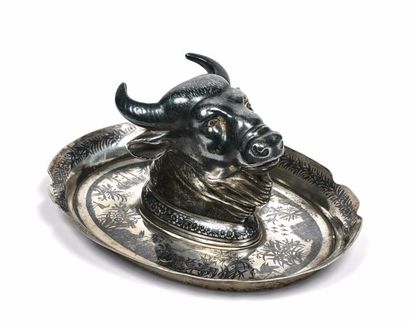 RUSSIE
Pyrogène en argent (875) formé d'un...