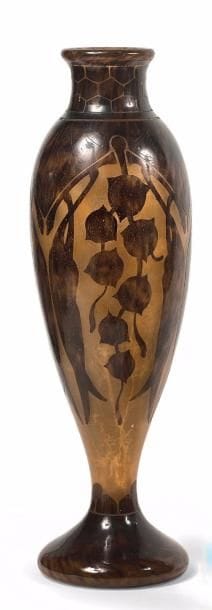 LE VERRE FRANÇAIS
Vase fuselé à col resserré...