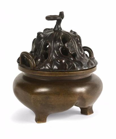 CHINE XVIIème siècle
Petit brûle-parfum tripode...