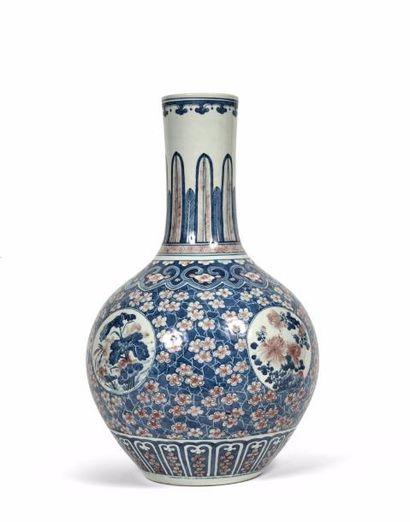 CHINE - Début du XXème siècle
Vase bouteille...