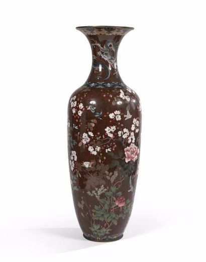 JAPON
Important vase de forme balustre à...