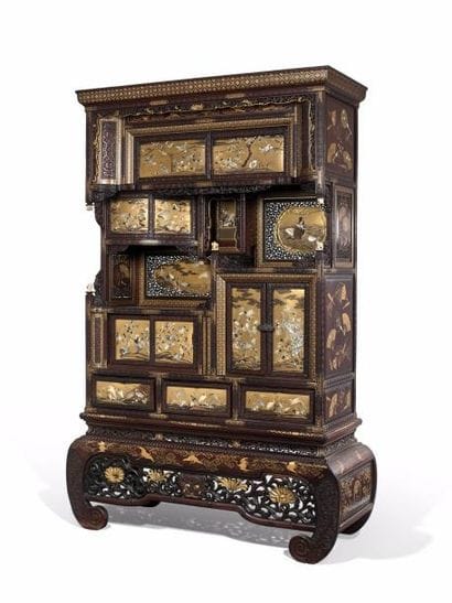 JAPON
Cabinet en bois exotique mouluré, à...