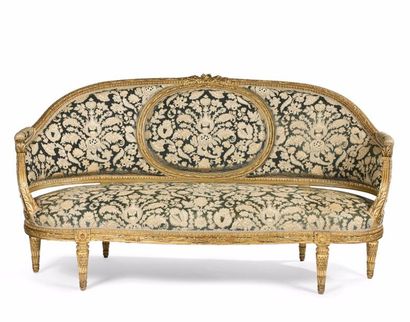 Salon comprenant quatre fauteuils meublant...