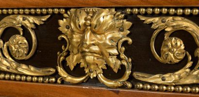 Enfilade en bois et placage d'acajou, ouvrant...